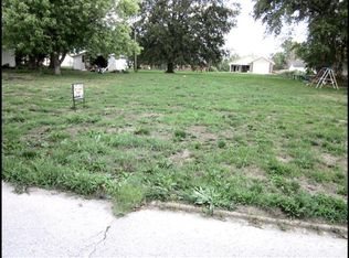 806 N Rubey St, Macon, MO 63552