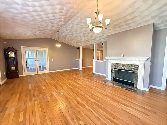 4th image of 22 Chicory Ln