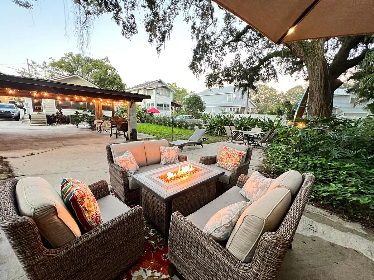 Secluded Backyard Oasis with firepit + outdoor dining room table & 2-car Carport - 910 E Pine St