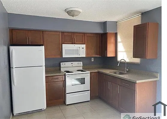 2 bed, 760 sqft, $2,100 — Photo 3