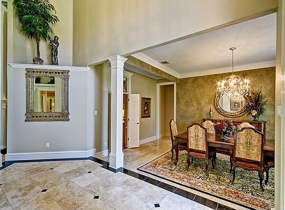2nd image of 102 Williamsburg Ct