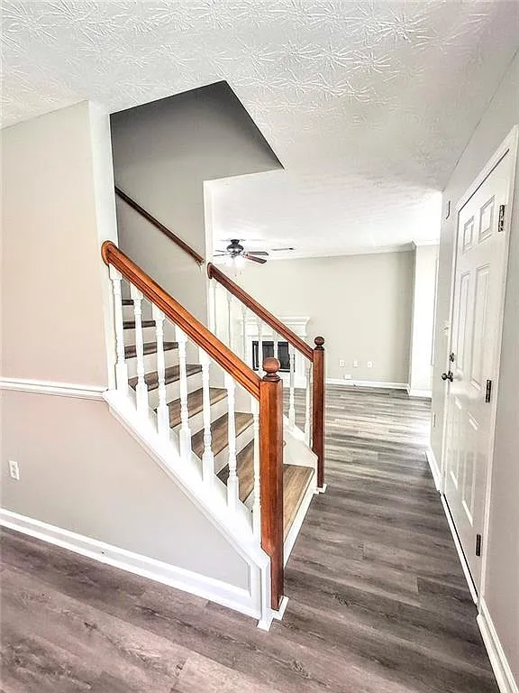 3 bed, 2.5 bath, 1542 sqft, $1,800 — Photo 2