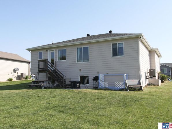 943 Barker Ln, Lincoln, NE 68521