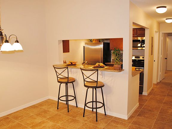 4th image of 906 Northlake Dr