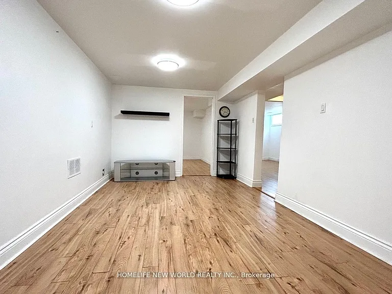 102 Madsen Cres — Photo 15