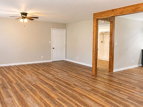 4th image of 415 Glenn St