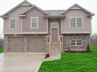 812 N Whispering Hills Dr, Lone Jack, MO 64070