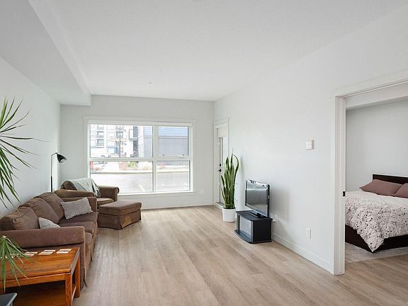 3rd image of 2461 Gateway Rd #104