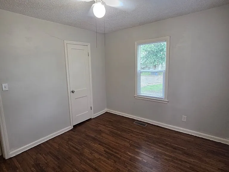 3009 S Gordon Ave — Photo 3