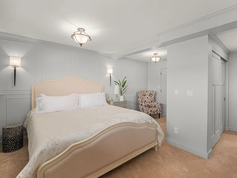 4701 Beach Dr SW — Photo 20