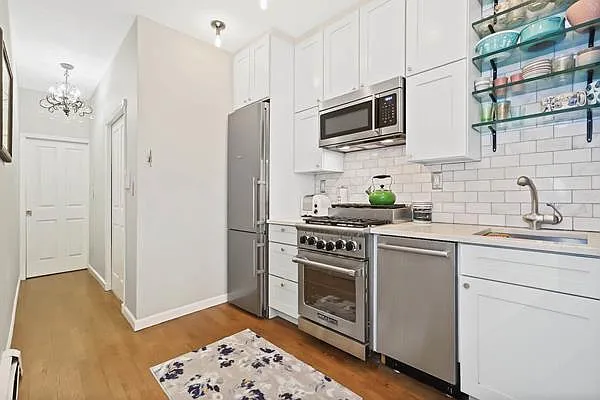 Sold by Avenue Sotheby's International Realty | media 11