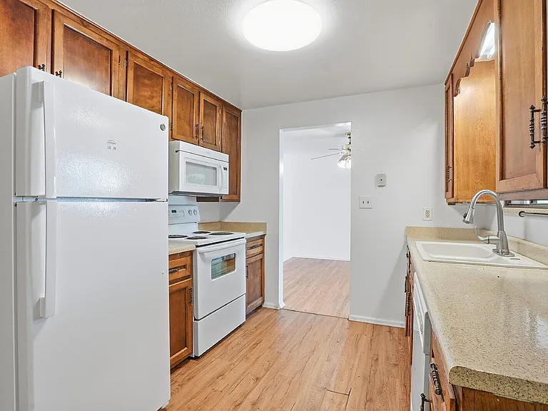 3260 E Maplewood Ave — Photo 13