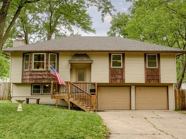 302 E 11th St, Kearney, MO 64060