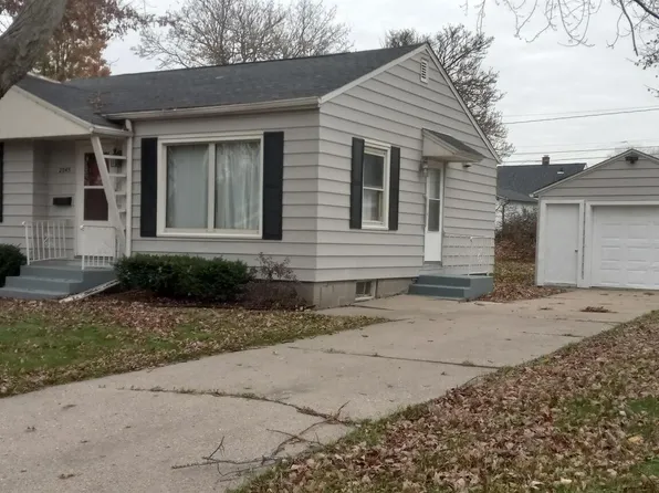 2045 32nd St, Rock Island, IL 61201