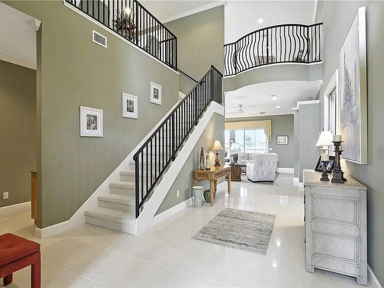 620 Bridgewater Ln SW — Photo 4