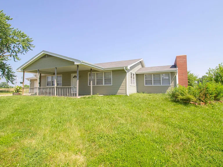 1303 Smiley Ln — Photo 43