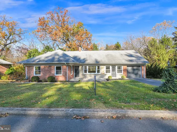 1523 Old Farm Ln, York, PA 17403