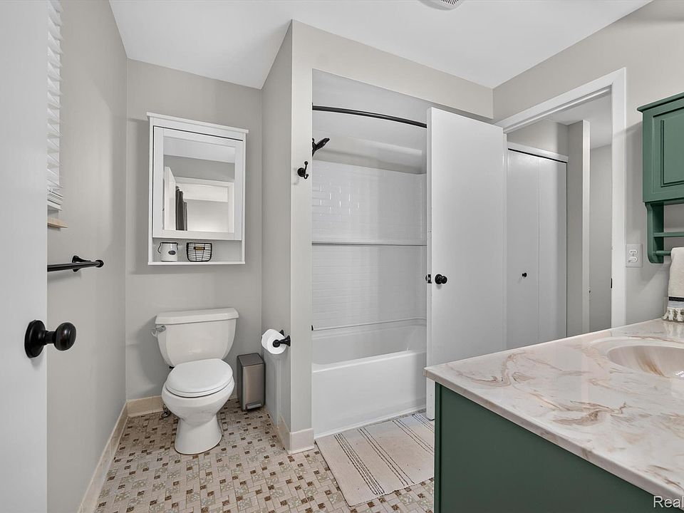 8965 Tartan Dr, photo 16