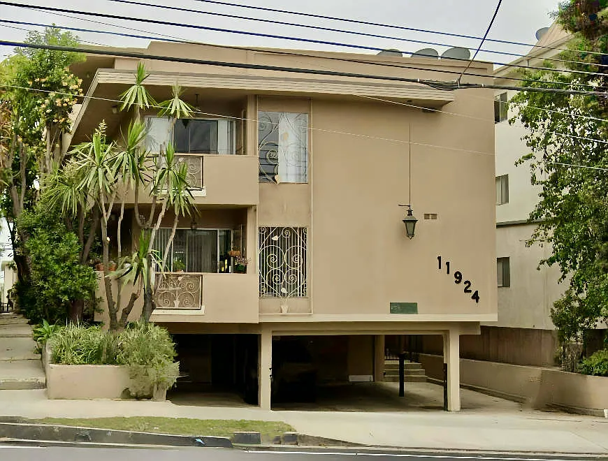 11924 Montana Ave.