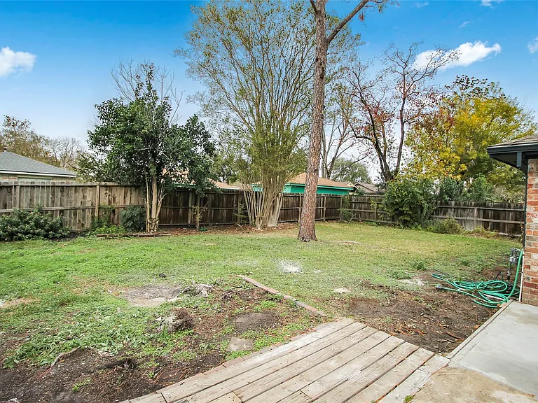 10534 Huntington Wood Dr — Photo 21