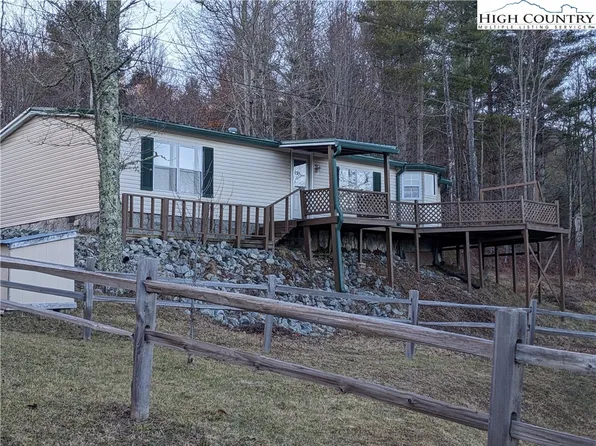 130 Hackett Gragg Road, Newland, NC 28657