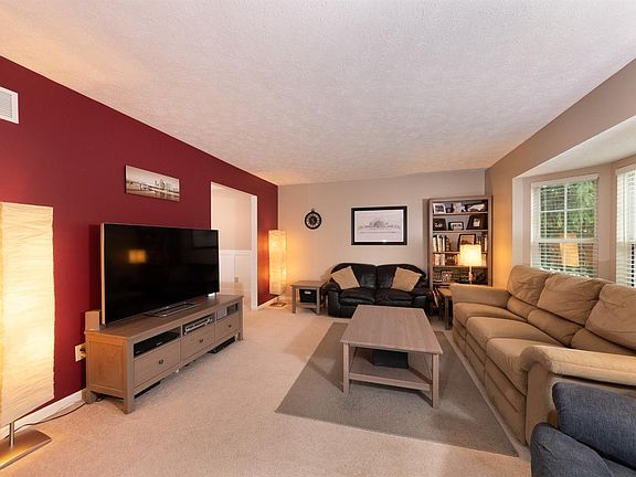 3rd image of 1702 White Pine Dr