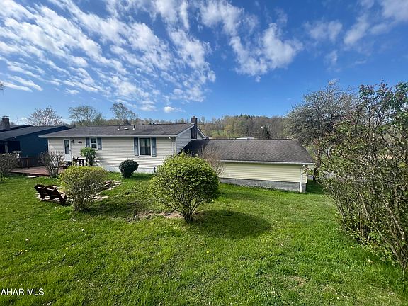 3rd image of 126 Laurel Dr