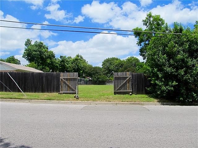 Front and street view of lot.