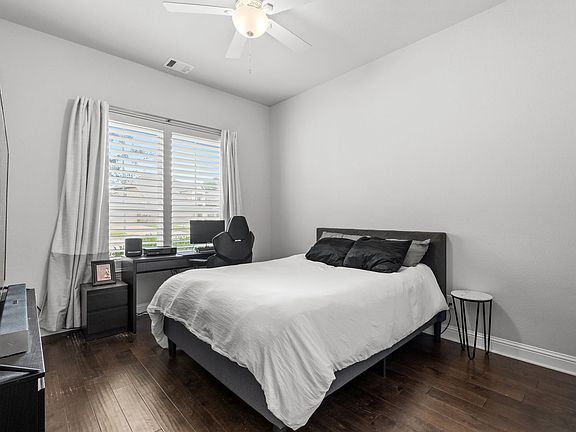 4th image of 3828 Pine Valley Ln