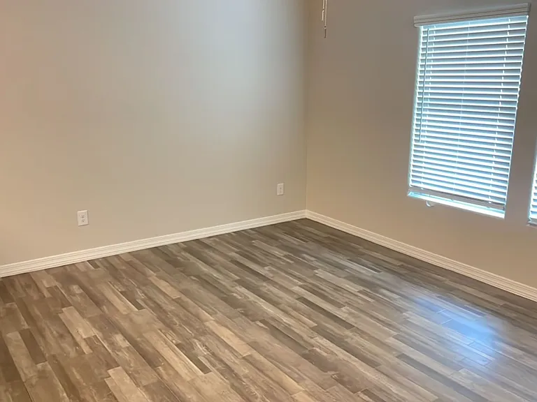 194 E Watson Pl — Photo 6