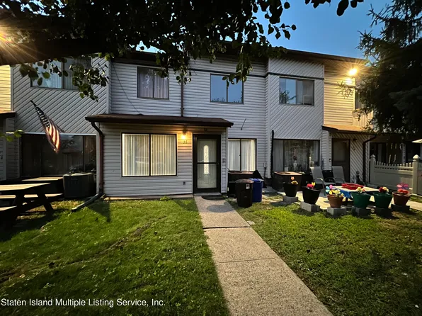 36 Selvin Loop, Staten Island, NY 10303