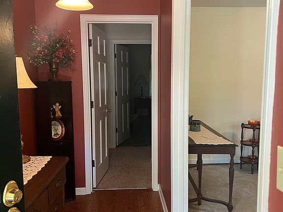 3rd image of 619 Laurel Dr