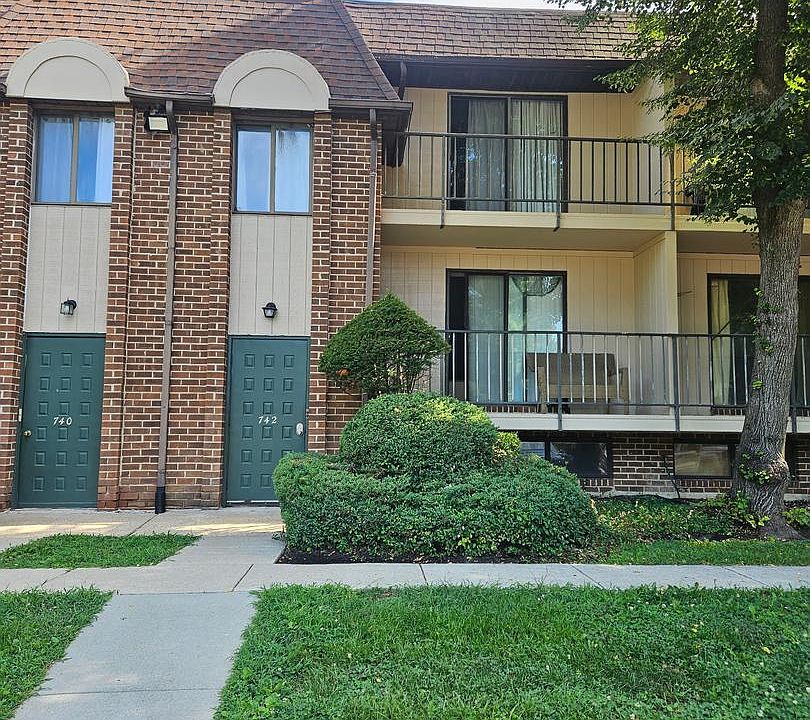 1st image of 742 Putnam Blvd