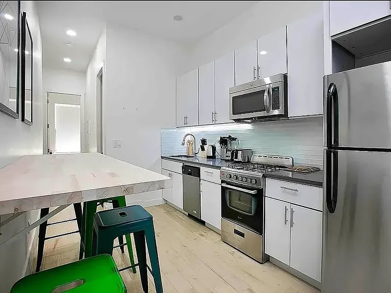 157 Wilson Ave #1R — Photo 2