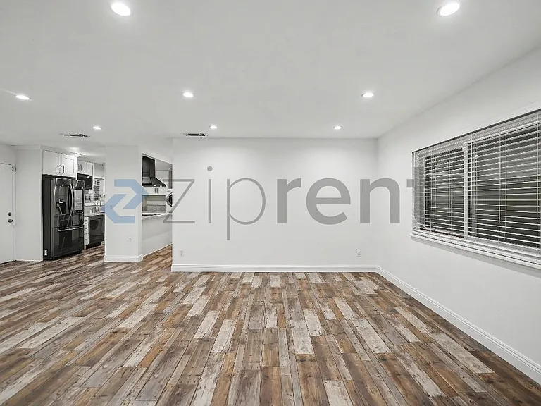 1231 W 87th St — Photo 3