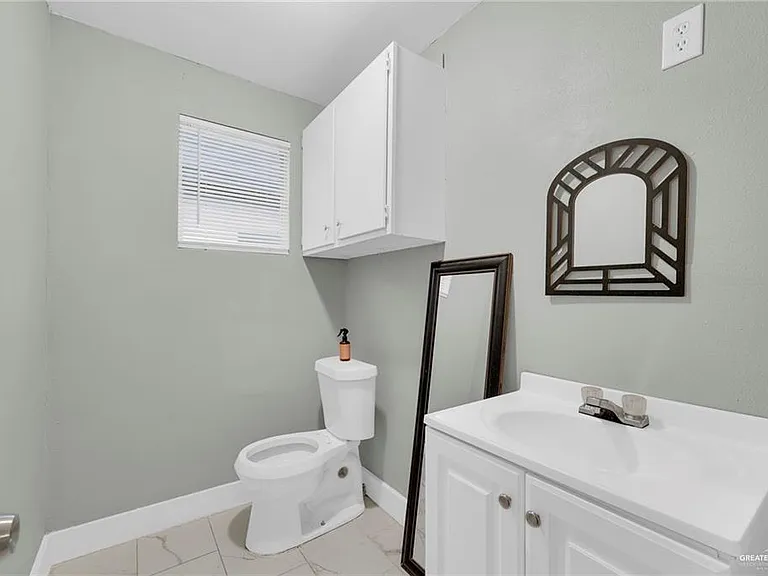 721 W 4th St — Photo 10