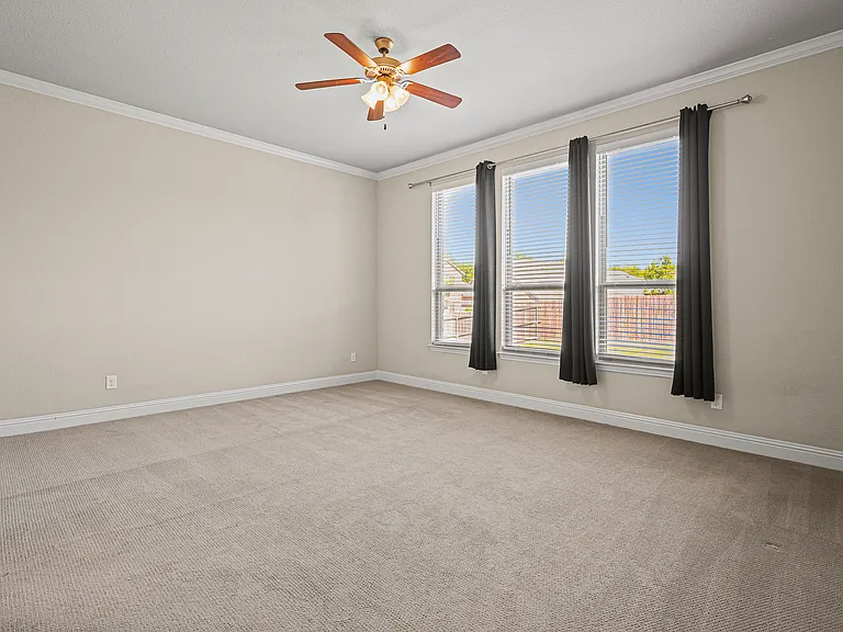 1701 Meadowleaf Ln — Photo 12