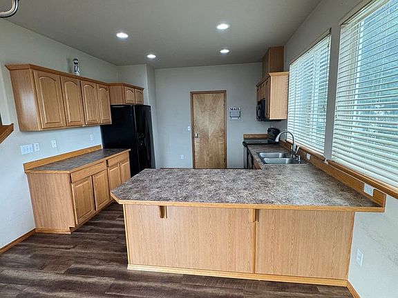 4th image of 9405 17th Ave E