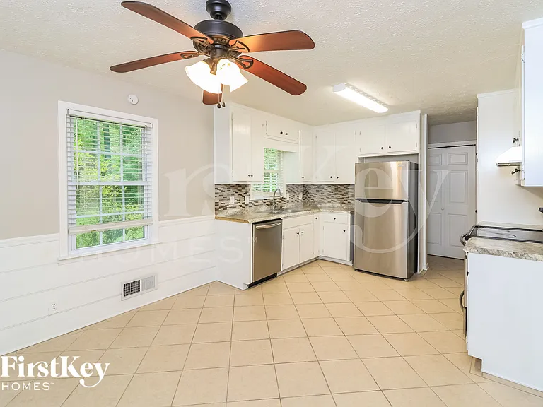 3692 Cambridge Dr SW — Photo 9