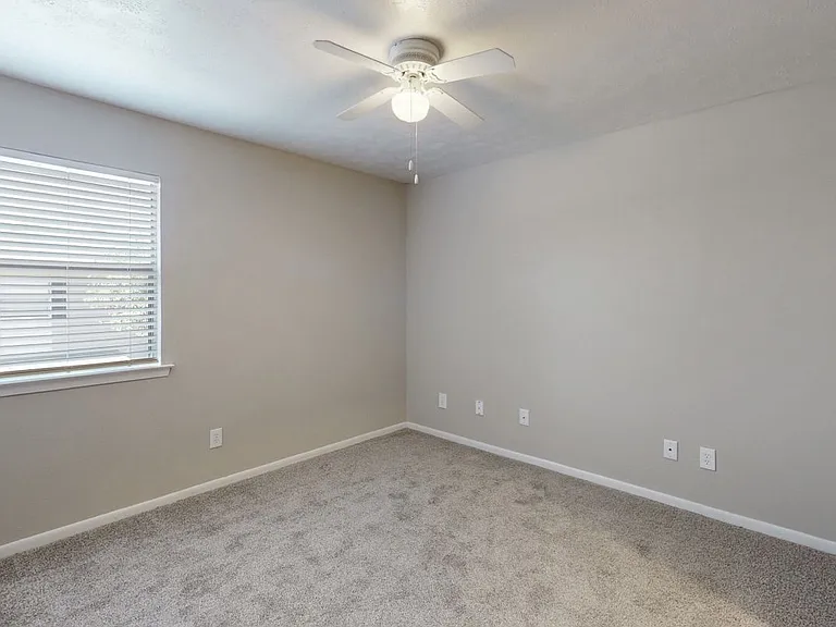 1409 Airline Dr #B — Photo 11