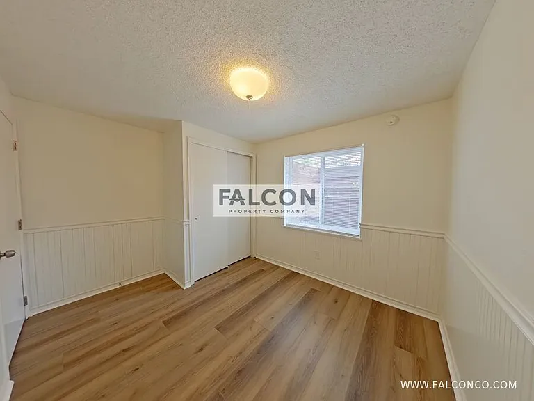 1910 Whitehorn Dr N — Photo 15