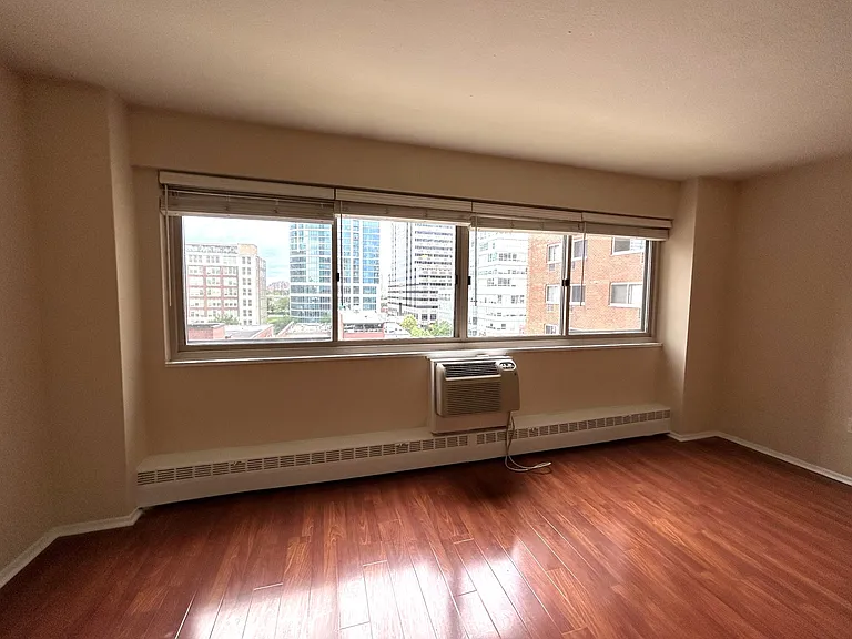 2101-17 Chestnut St #724 — Photo 3