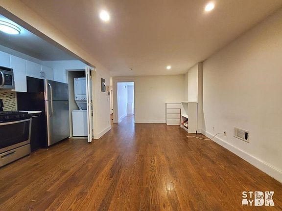 4th image of 482 Van Buren St #1A