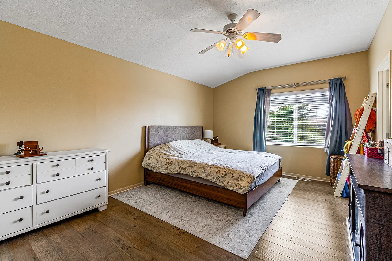 4 bed, 2.5 bath, 1986 sqft, $2,700 — Photo 4