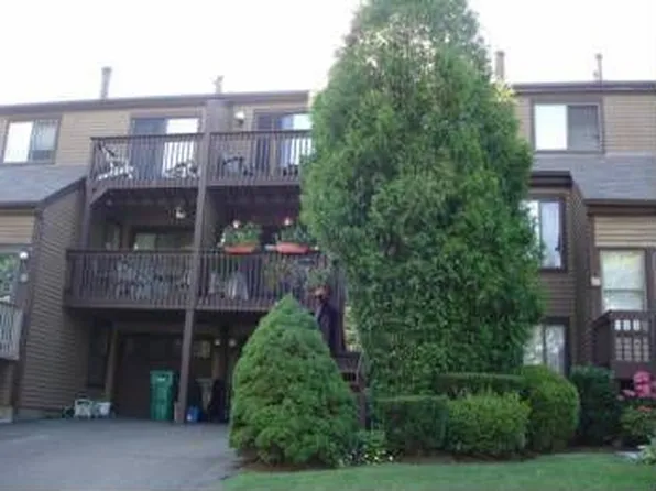 131 Peddlars Dr, Branford, CT 06405