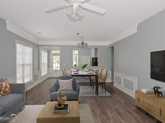 3rd image of 165 Begonia Ct