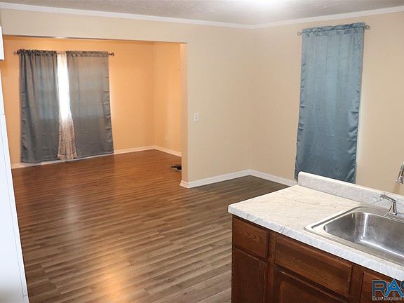 4th image of 200 W Meade Ct