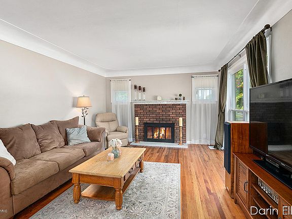 4th image of 1334 36th St SE