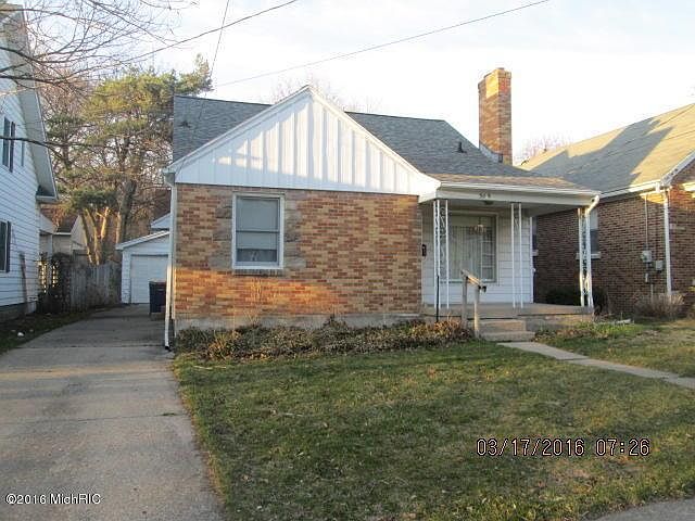 1st image of 909 Flat St NE