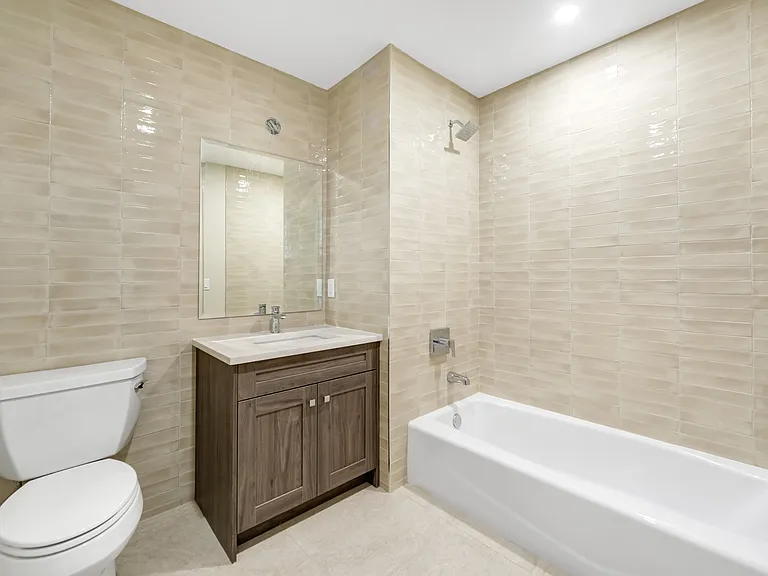 706 Madison St #405 — Photo 8